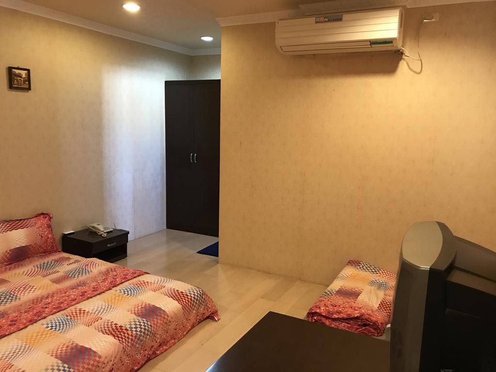 Hefeng Ting Homestay Hengchun South Gate Exterior photo